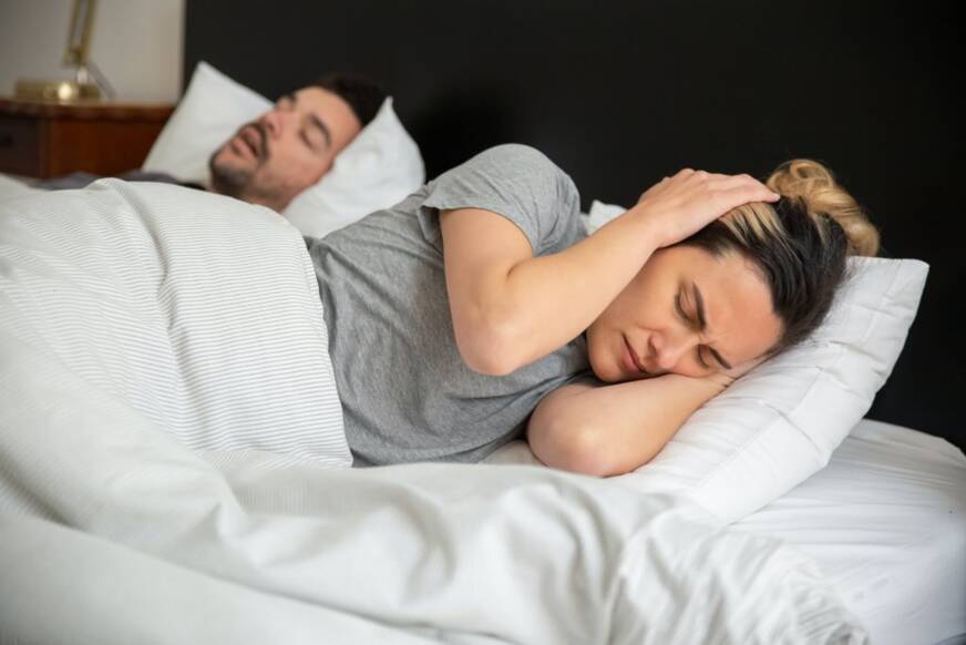 Schnarchen kann eine wirkliche Belastungsprobe für die Beziehung sein
